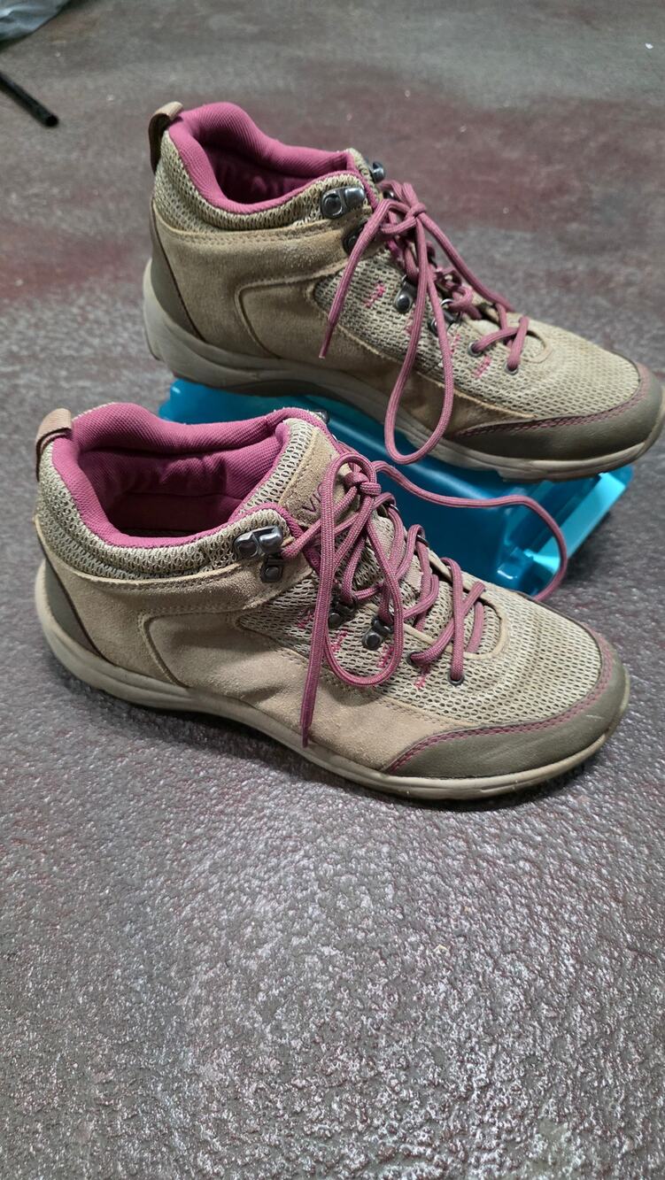 Vionic 3105 Cypress 9168 Hiking Ankle Boots Women's Size 9.5 tan purple outdoor
